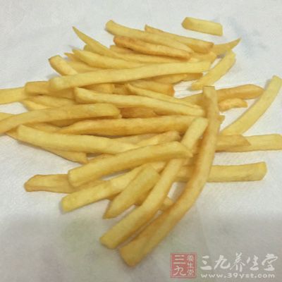 油炸食品，不管是洋快餐，還是咱們中國(guó)的老傳統(tǒng)油條、油餅都是高脂肪食物