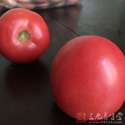 西瓜翠衣30克，番茄50克，豆腐150克