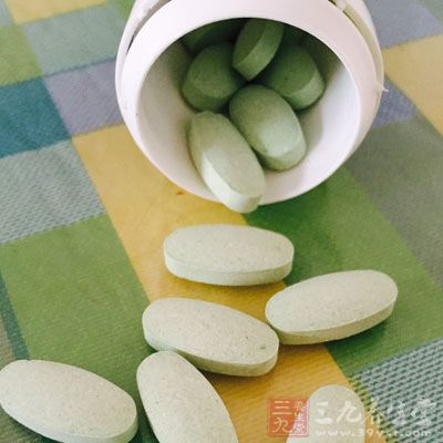 可選用適宜的抗炎藥物，對(duì)癥治療