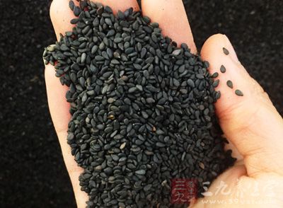 黑芝麻中的不饱和脂肪酸,可以维持血管弹性 黑芝麻中的不饱和脂肪酸,可以维持血管弹性