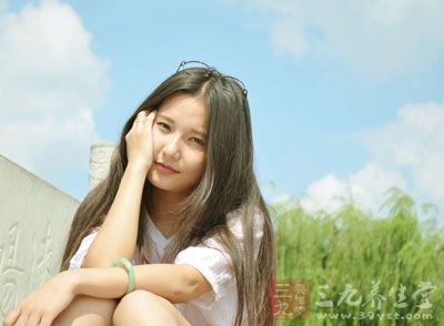 秋风显然已经吹来了，早上起来丝丝凉意来袭该添些衣服了