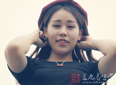 黑头粉刺堆积过多 黑头粉刺堆积过多