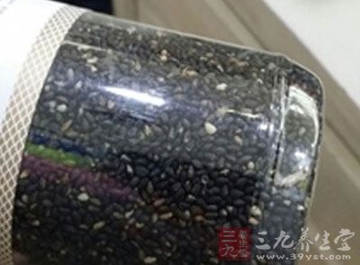 在粮食类食品中,可以经常吃些黑米、黑大豆、芝麻、番薯等 在粮食类食品中,可以经常吃些黑米、黑大豆、芝麻、番薯等