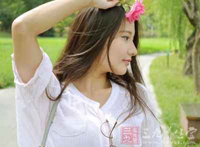 夏季养心方法一:早起花间走 夏季养心方法一:早起花间走