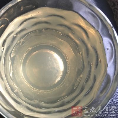 果醋中含有豐富的氨基酸，可以促進體內(nèi)脂肪分解，還能起到減肥的作用