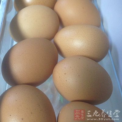 水煮鸡蛋：营养但不宜过熟
