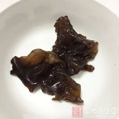 鲜木耳含有一种啉类光感物质