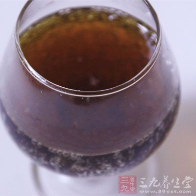 碳酸饮料当中的磷酸还会阻碍人体对钙质的吸收