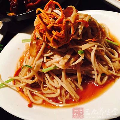 凉菜的汁用来蘸着吃 凉菜的汁用来蘸着吃