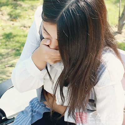 如在呕吐物中发现血性液体 如在呕吐物中发现血性液体