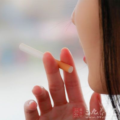 吸烟不仅会降低女性受孕率