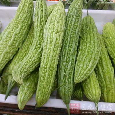苦瓜气味苦、无毒、性寒,入心、肝、脾、肺经 苦瓜气味苦、无毒、性寒,入心、肝、脾、肺经