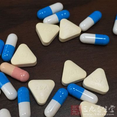 把寶寶拉肚子的情況告訴醫(yī)生，看看是否可以換用其他藥物或療法