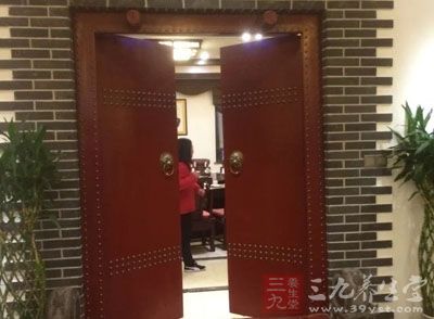 门口放这个当心惹事上身 门口放这个当心惹事上身