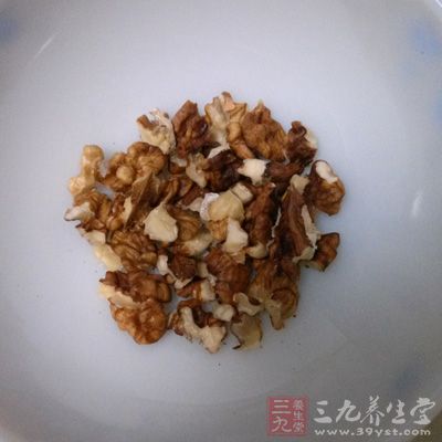 核桃、芝麻含优质蛋白质和不饱和脂肪酸