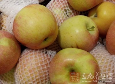 每天吃一个苹果不仅能让医生远离你，也是一个非常有效的减肥方法
