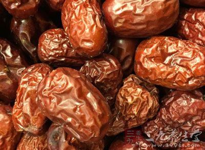 红枣:中医认为大枣“性味甘,温,养胃健脾,益血壮身” 红枣:中医认为大枣“性味甘,温,养胃健脾,益血壮身”