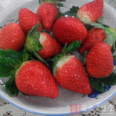 海鲜水果同吃会腹痛 海鲜水果同吃会腹痛