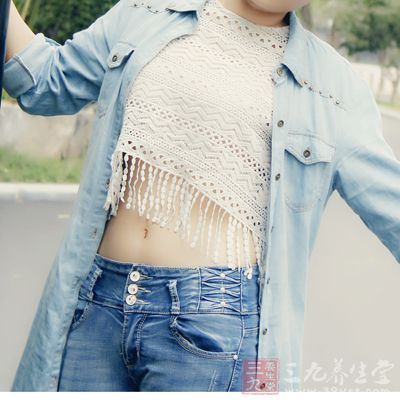 单侧单孔的血性溢液应进一步检查,若伴有乳腺肿块更应重 单侧单孔的血性溢液应进一步检查,若伴有乳腺肿块更应重