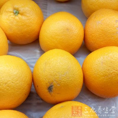 材料：甜橙1-2个，食盐少许