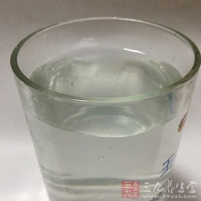 先用高良姜加适量的水