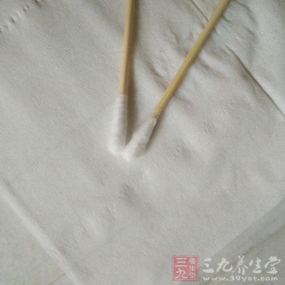 就每晚用棉棒蘸酒精擦一下眉毛