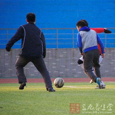 足球过人技巧 踢足球比较常见的技巧