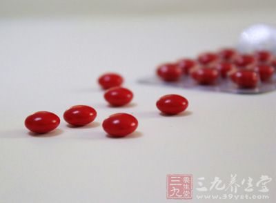 给予止痛、退烧药