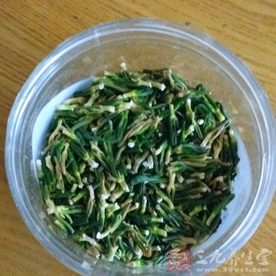 茶中蓮子心味苦，性寒，歸心經(jīng)