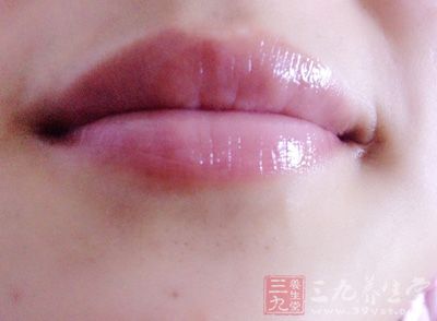 唇纹产生的原因