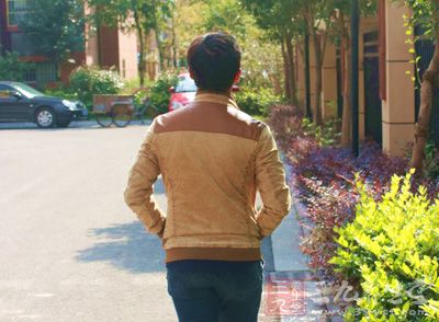 “脚尖步”和“脚跟步”穿插走