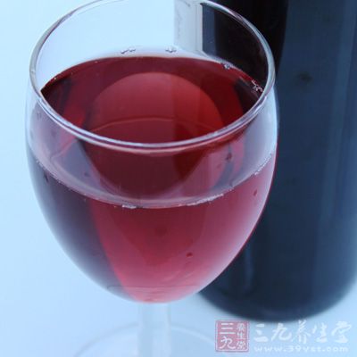 红酒具有美容抗老化的功效