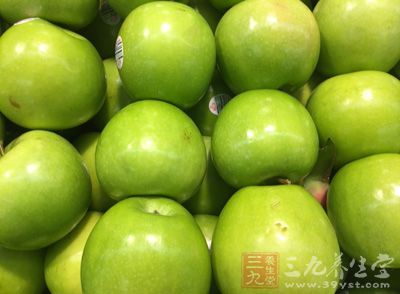 黄瓜、苹果等果蔬既能补充维生素又能解饿 黄瓜、苹果等果蔬既能补充维生素又能解饿