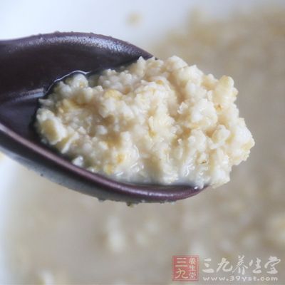 小编告诉你，吃燕麦粥就可以