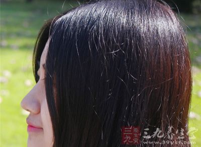 虽然梳头是人们早已养成的习惯