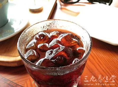 碳酸饮料对牙齿的损伤 碳酸饮料对牙齿的损伤