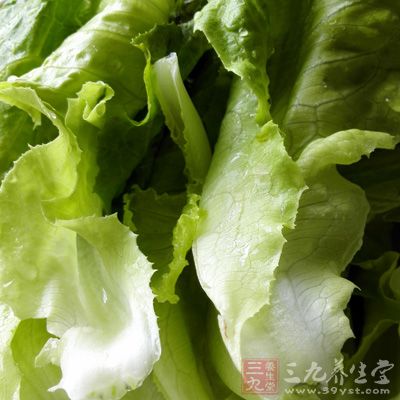 食材：生菜1个、食用油适量、蚝油适量、蒜1瓣