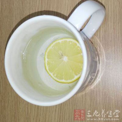 柠檬茶能顺气化痰、消除疲劳、减轻头痛