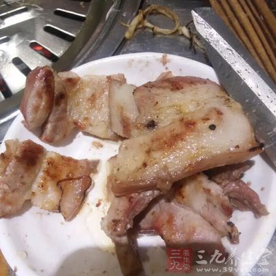 近期吃過油膩食物，都可能使轉(zhuǎn)氨酶暫時偏高