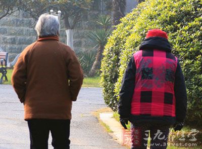 许多糖尿病人认为,肚子很饿的时候就有可能是低血糖了 许多糖尿病人认为,肚子很饿的时候就有可能是低血糖了