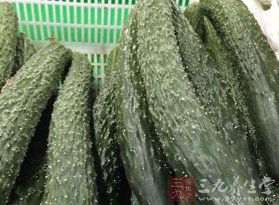 黄瓜水分高,纤维素丰富,能促进肠蠕动 黄瓜水分高,纤维素丰富,能促进肠蠕动