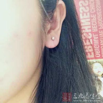 不松不紧塞于外耳道 不松不紧塞于外耳道