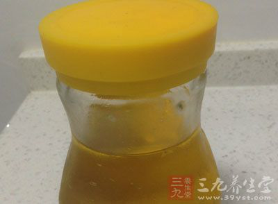 在蜂蜜中，新发现一种特殊的蜂乳酸，具有明显的防治癌症效果