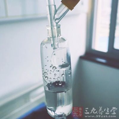 本品水溶液极不稳定，必须临用前以注射用水现配