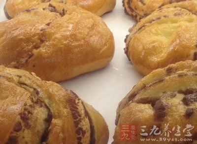 早餐:麦片粥(一小碗)、面包(一片)、葡萄