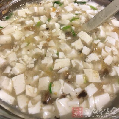 用大豆做成的豆腐，能够降低LDL(坏)胆固醇水平