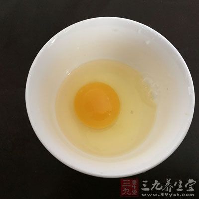 主要有奶类及其制品、贝壳类(虾)、骨粉、豆及豆制品、蛋黄和深绿色蔬菜等