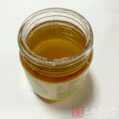 蜂蜜具有滋阴润燥、增强免疫力的功效