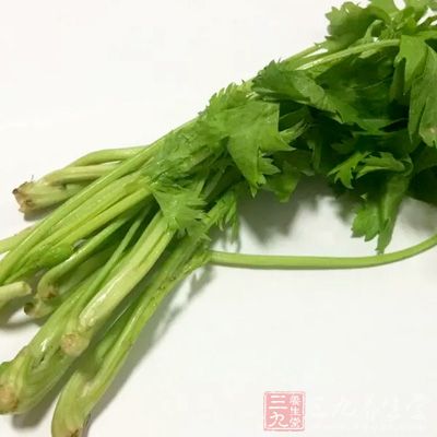 甜菜根、朝鮮薊、芹菜和菊苣都是能凈化肝臟的食物