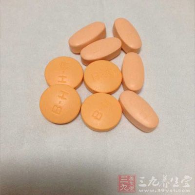 它能在短时间内快速缓解症状，但是这类药有副作用大